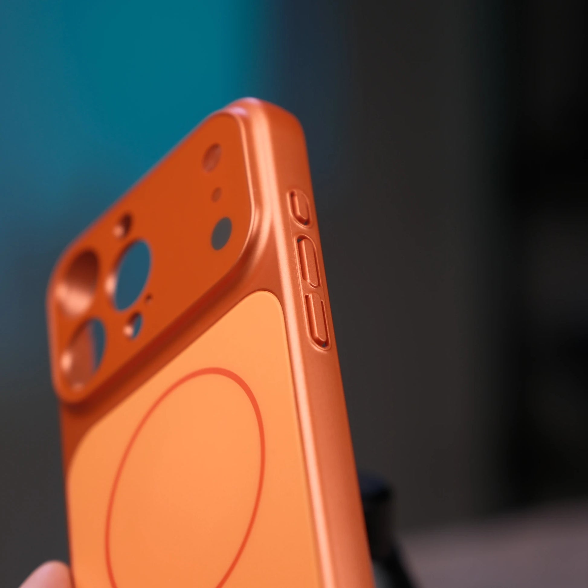 iPhone 17 Pro'nun Rengini Değiştiren Formen Kapak