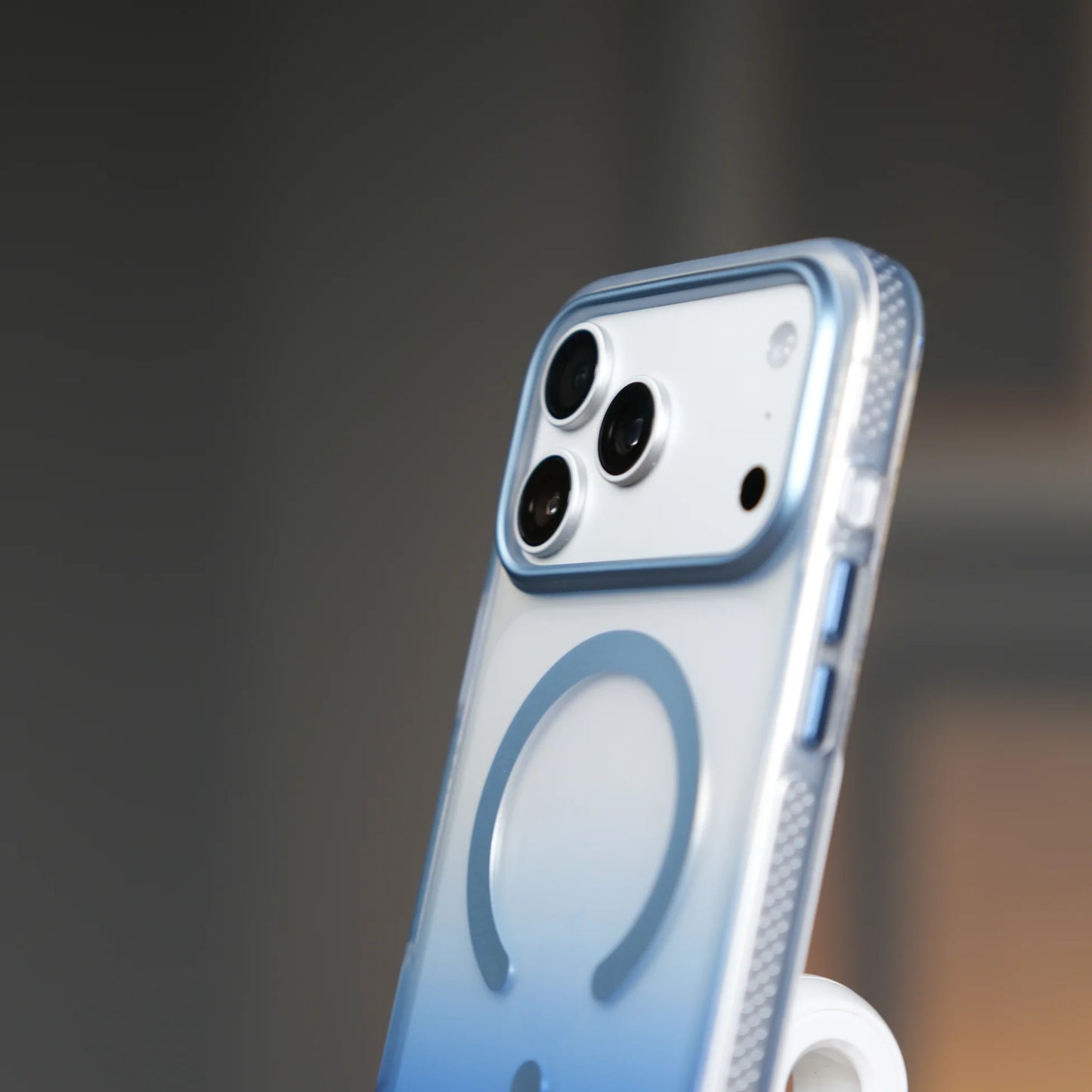 iPhone 17 Pro için MagSafe'li Toros Kapak