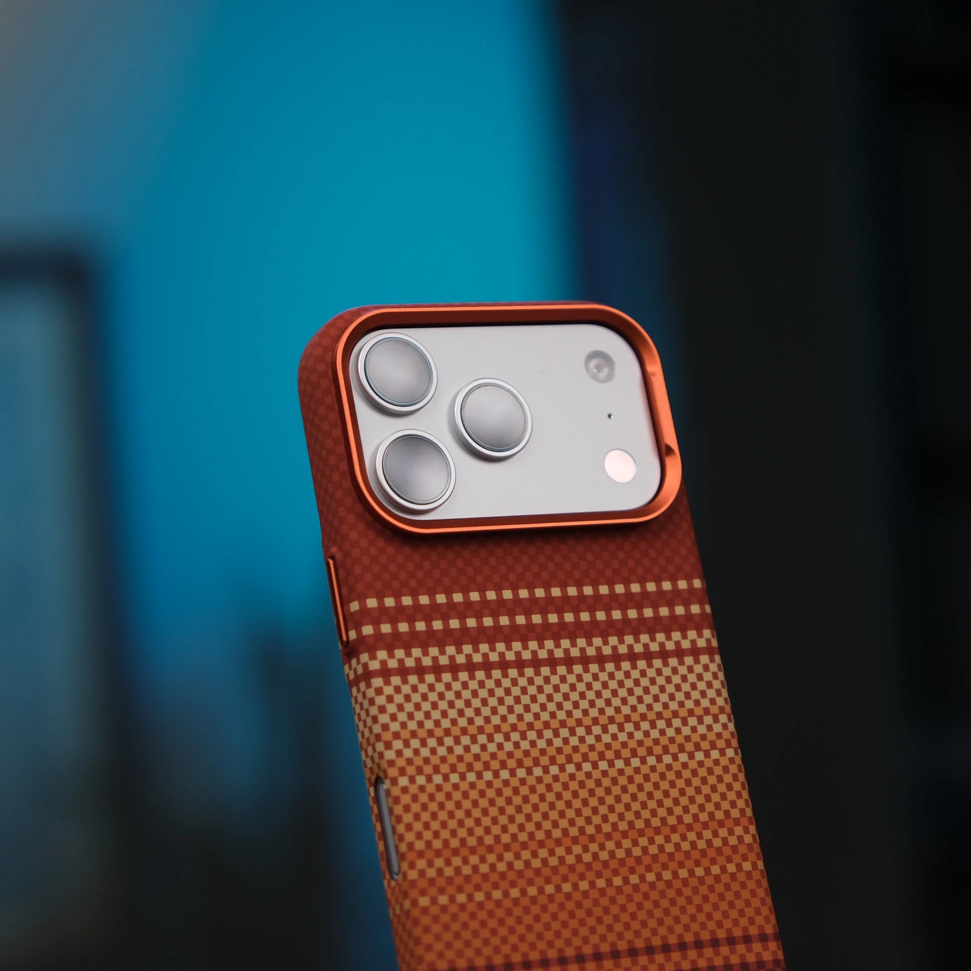 iPhone 17 Pro Max için Karbon Görünümlü Fiber Neks Kılıf