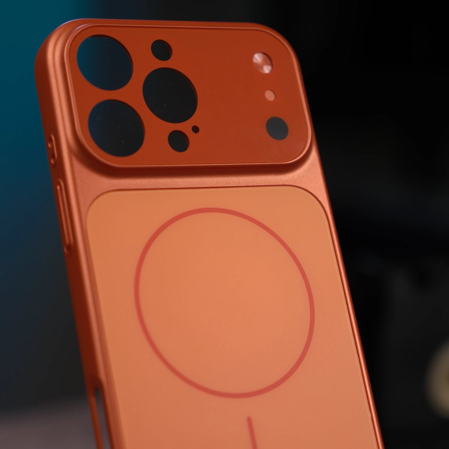 iPhone 17 Pro'nun Rengini Değiştiren Formen Kapak