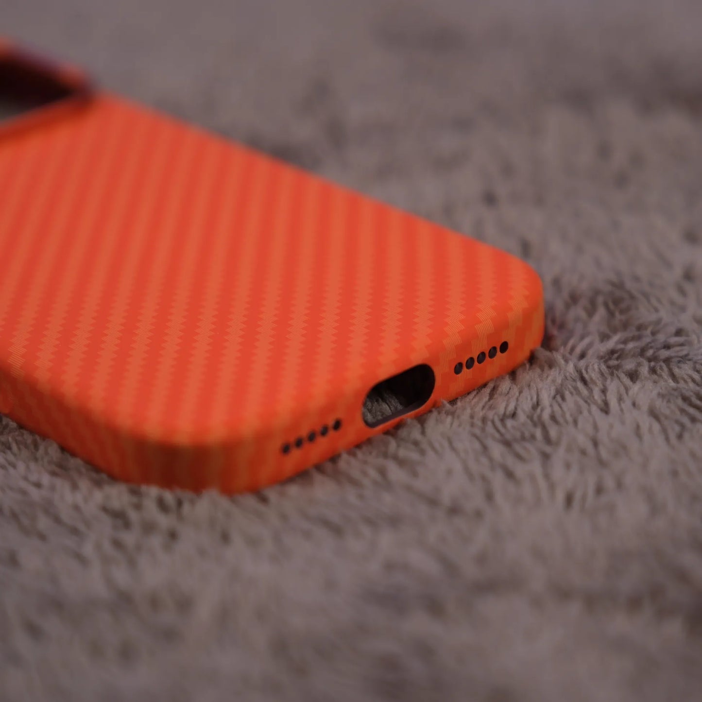 iPhone 17 Pro Max için Karbon Görünümlü Fiber Neks Kılıf