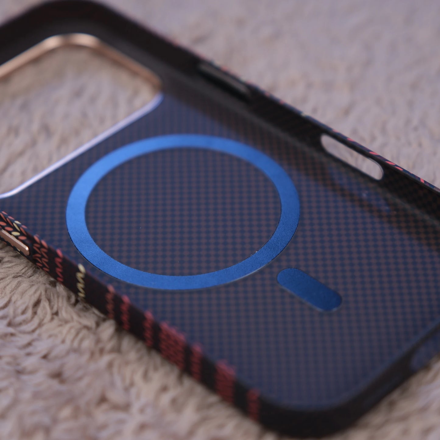 iPhone 17 Pro Max için Karbon Görünümlü Fiber Neks Kılıf