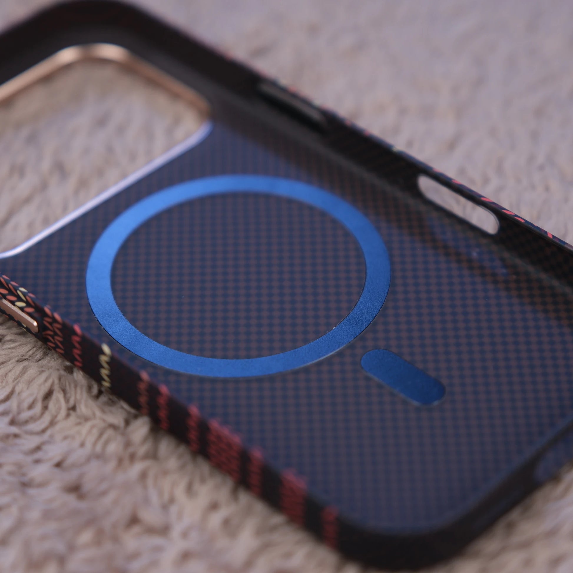 iPhone 17 Pro Max için Karbon Görünümlü Fiber Neks Kılıf