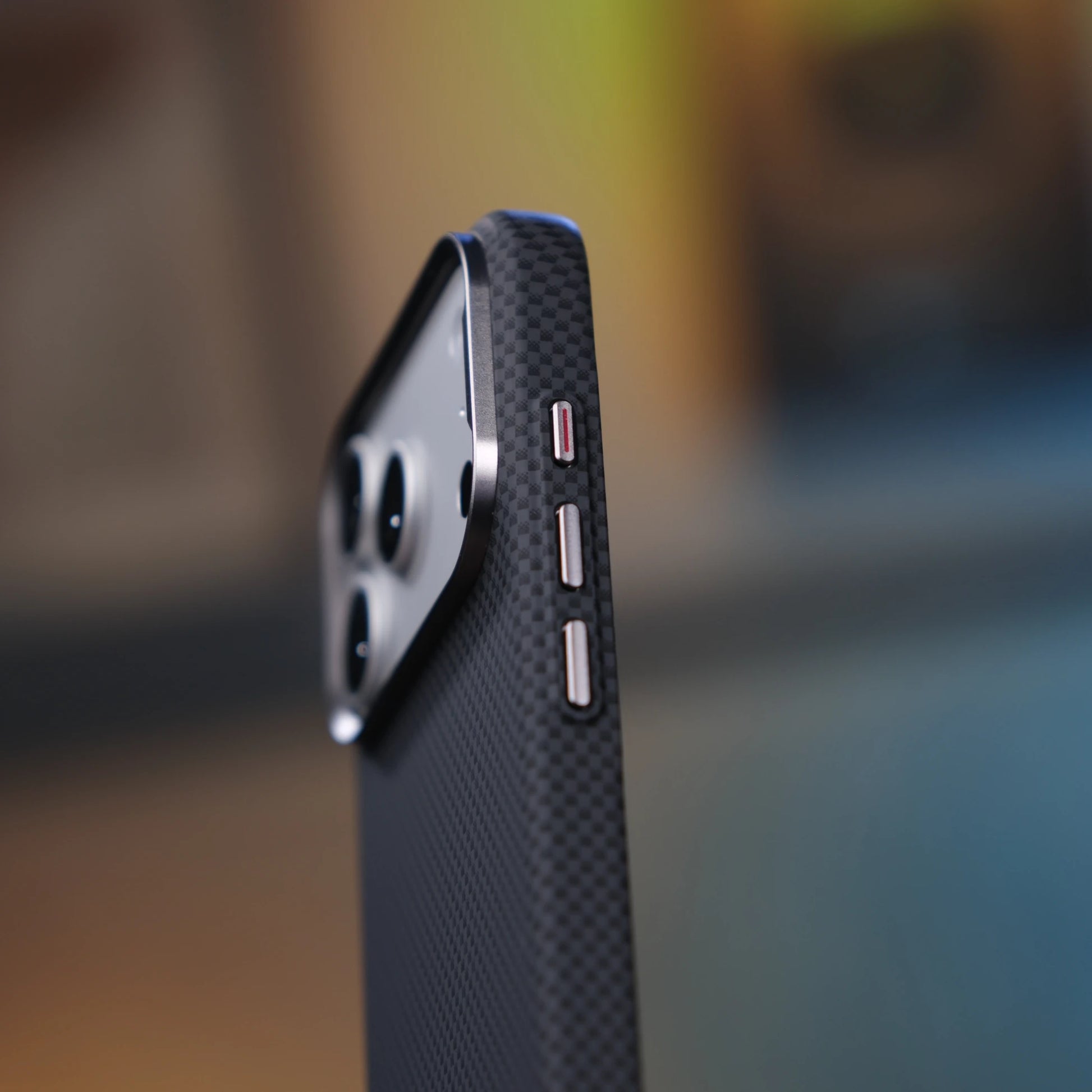 iPhone 17 Pro için Karbon Görünümlü Fiber Neks Kılıf