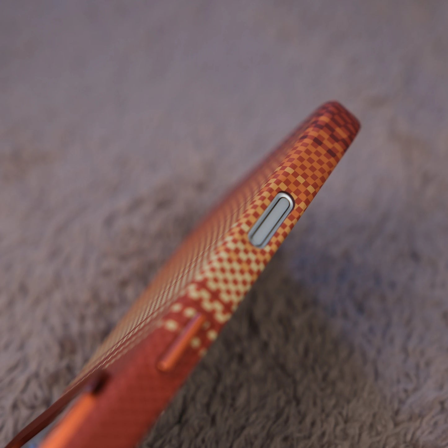 iPhone 17 Pro için Karbon Görünümlü Fiber Neks Kılıf