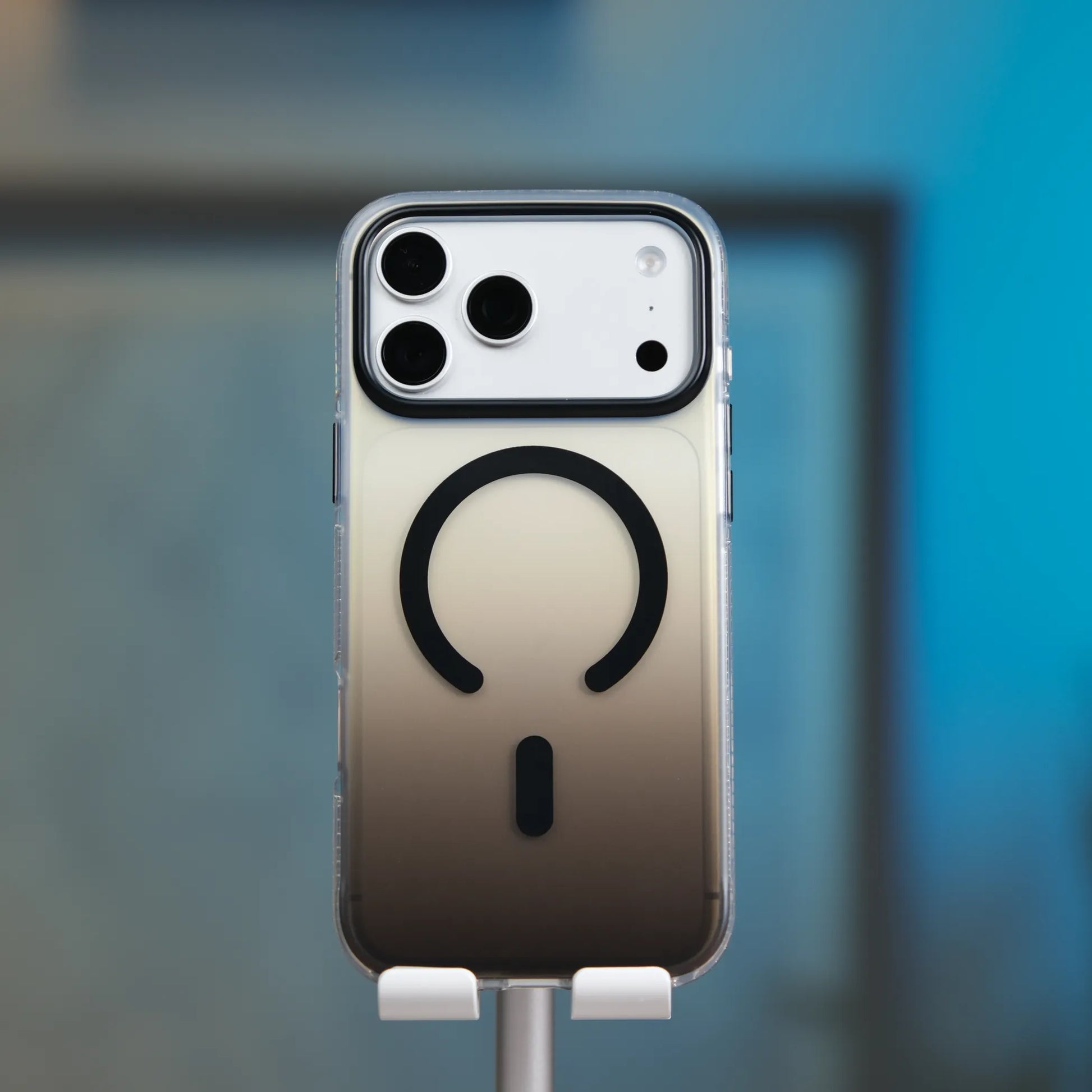 iPhone 17 Pro Max için MagSafe'li Toros Kapak