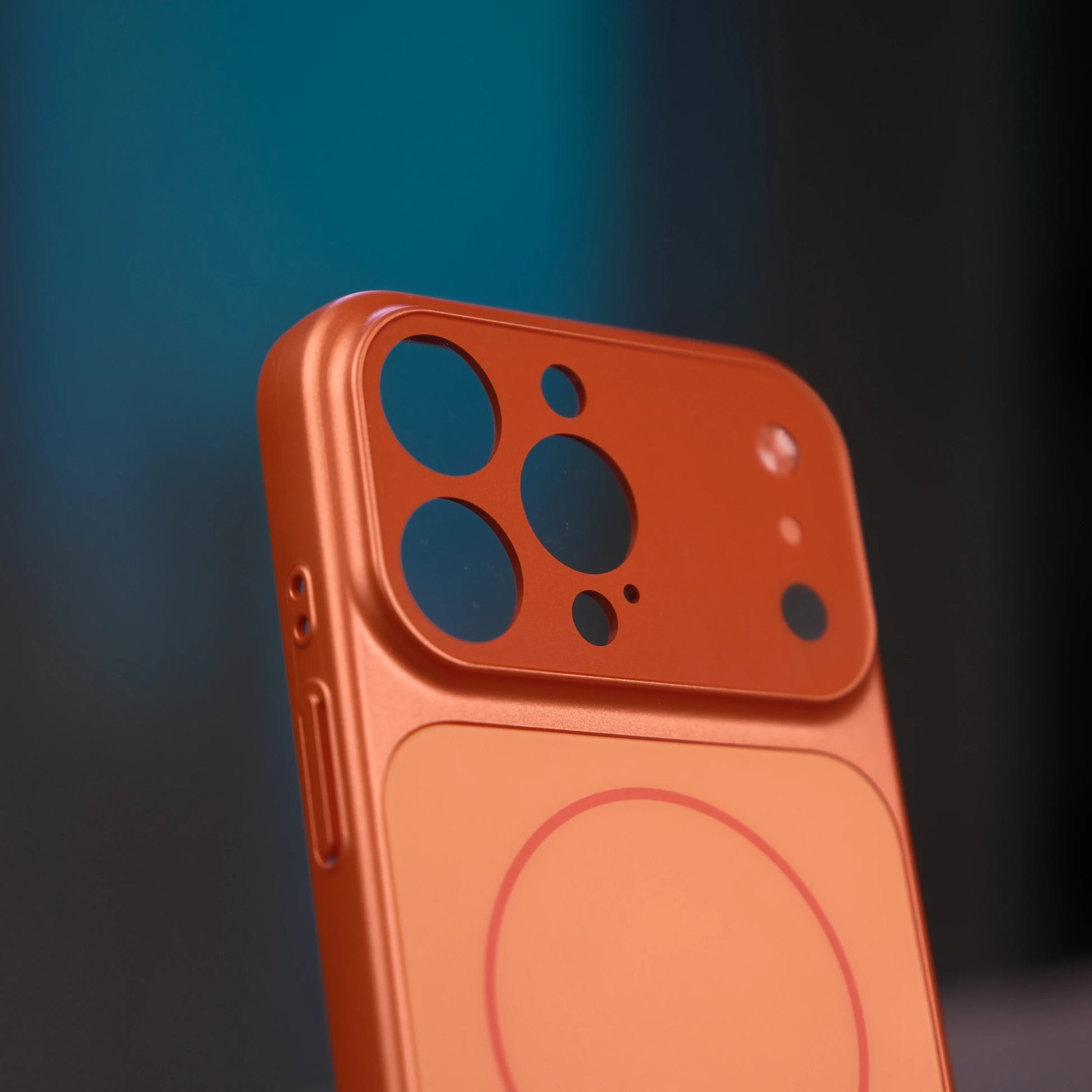 iPhone 15 Pro Max'i iPhone 17 Pro Max'e dönüştüren Formen Kapak