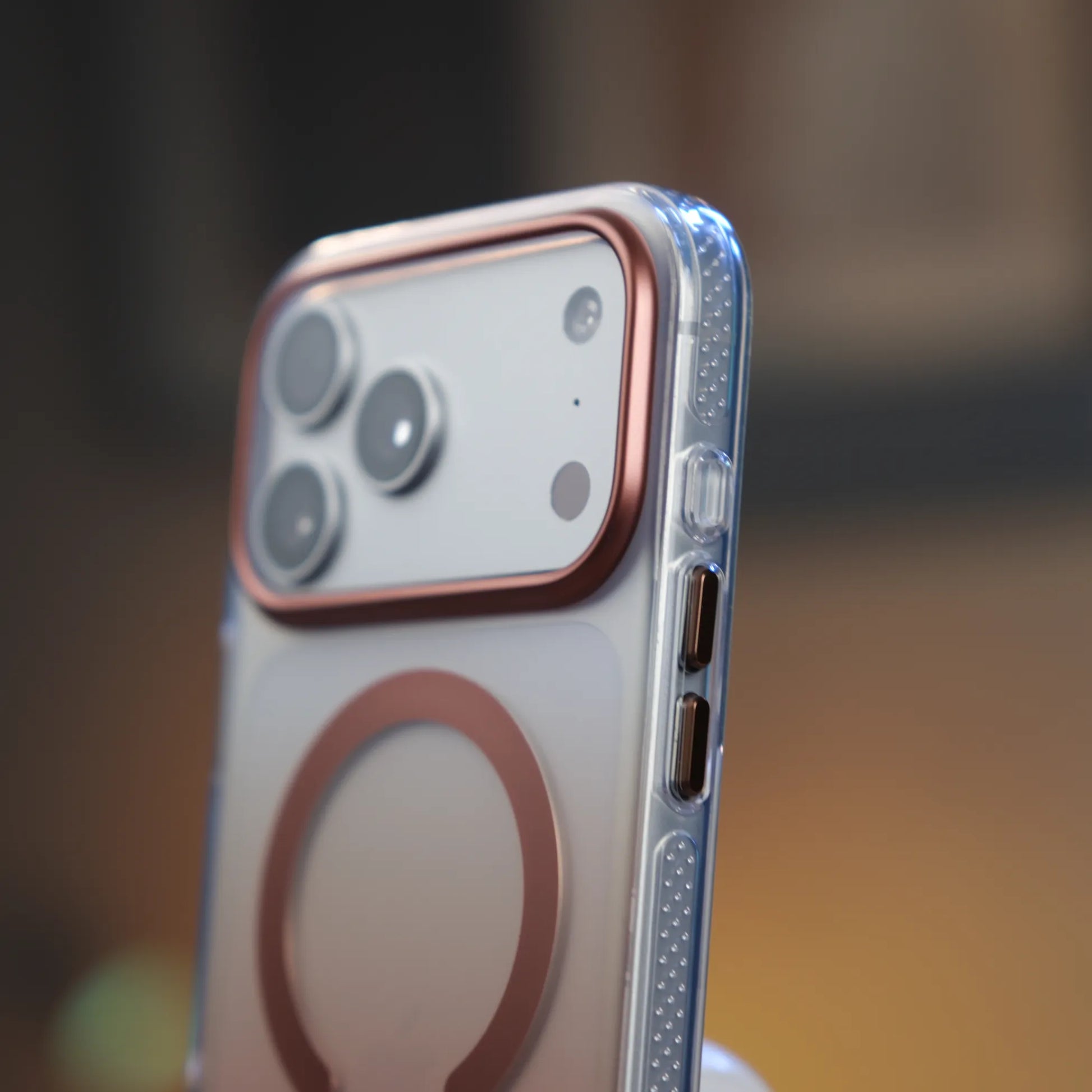 iPhone 17 Pro için MagSafe'li Toros Kapak