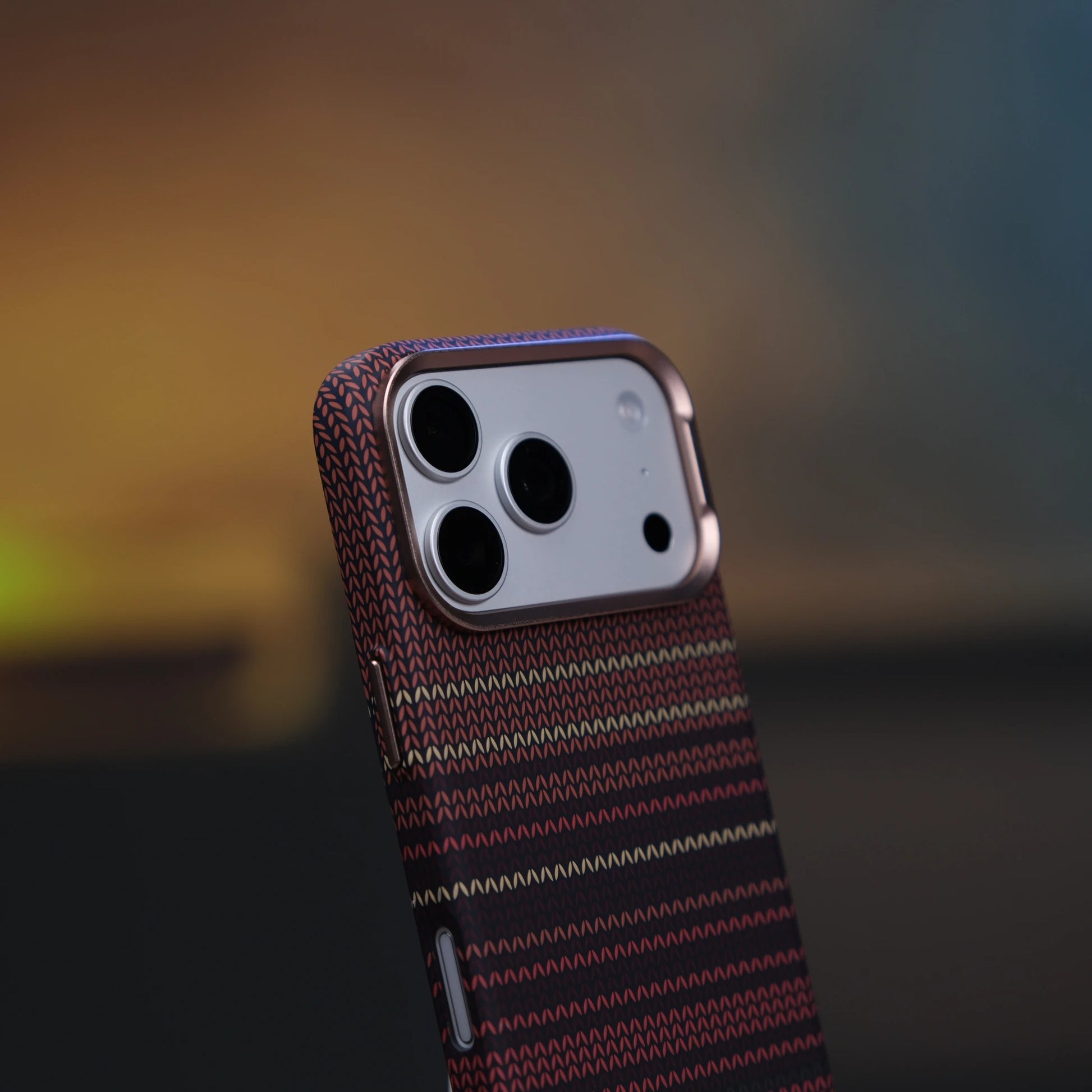 iPhone 17 Pro için Karbon Görünümlü Fiber Neks Kılıf