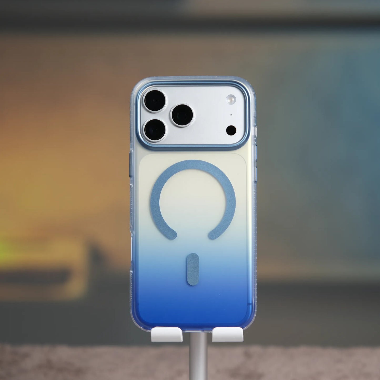 iPhone 17 Pro Max için MagSafe'li Toros Kapak