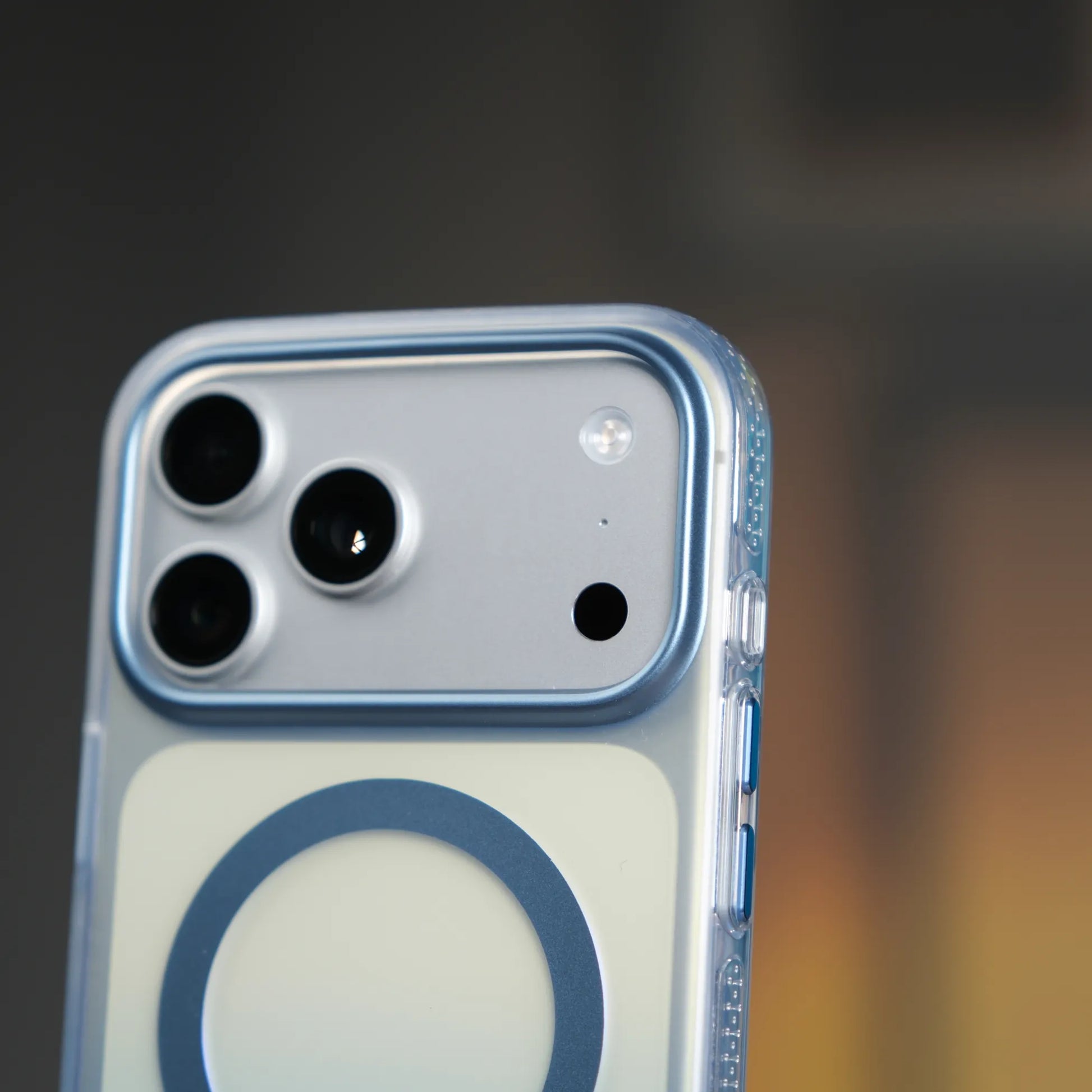 iPhone 17 Pro Max için MagSafe'li Toros Kapak