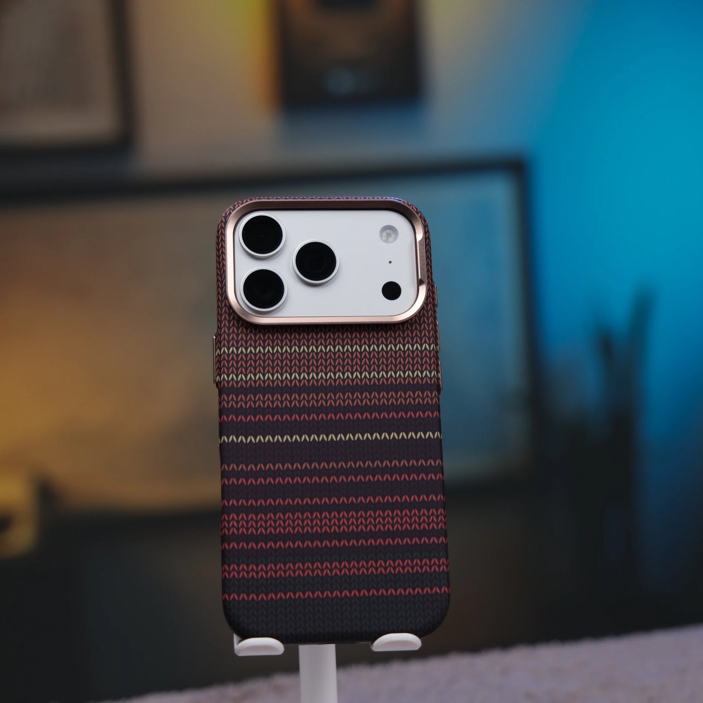 iPhone 17 Pro için Karbon Görünümlü Fiber Neks Kılıf