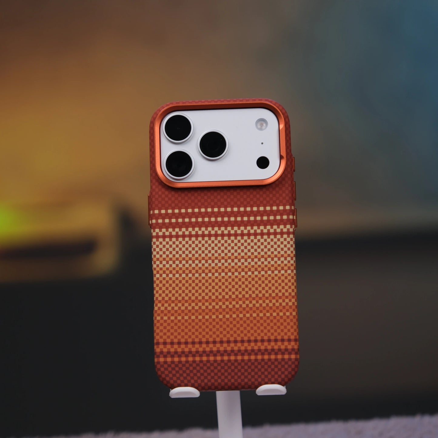 iPhone 17 Pro Max için Karbon Görünümlü Fiber Neks Kılıf