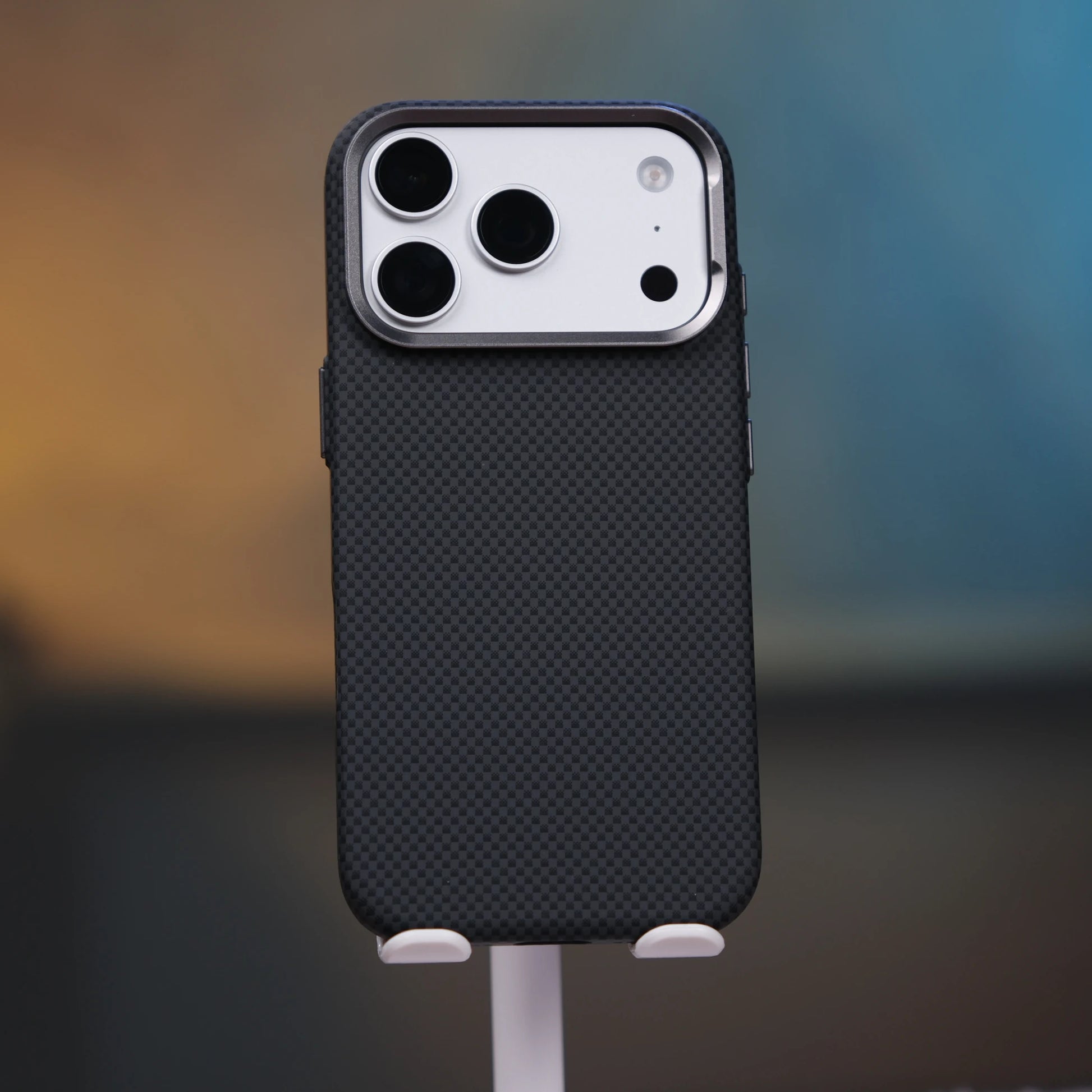 iPhone 17 Pro için Karbon Görünümlü Fiber Neks Kılıf